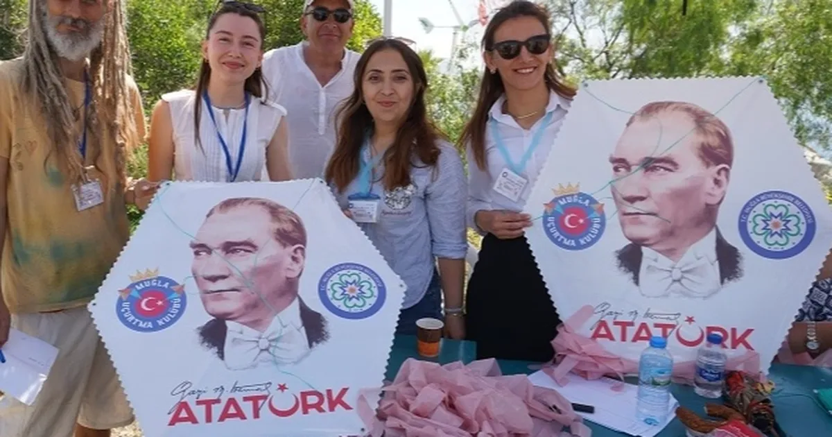 bodrumda-ataturk-ucurtmalari-gokyuzunu-susledi-Z5u8FN5n.webp