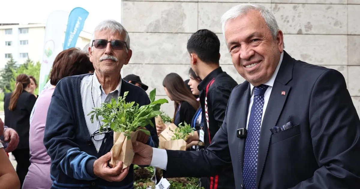 bursa-niluferde-310-bin-fide-vatandaslarla-bulusuyor-dHs61SuZ.webp