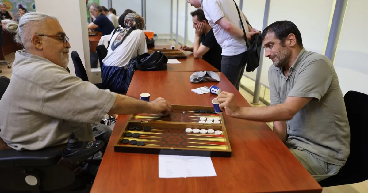 bursada-zarlar-esitlik-icin-atildi-7vyVXizc.webp