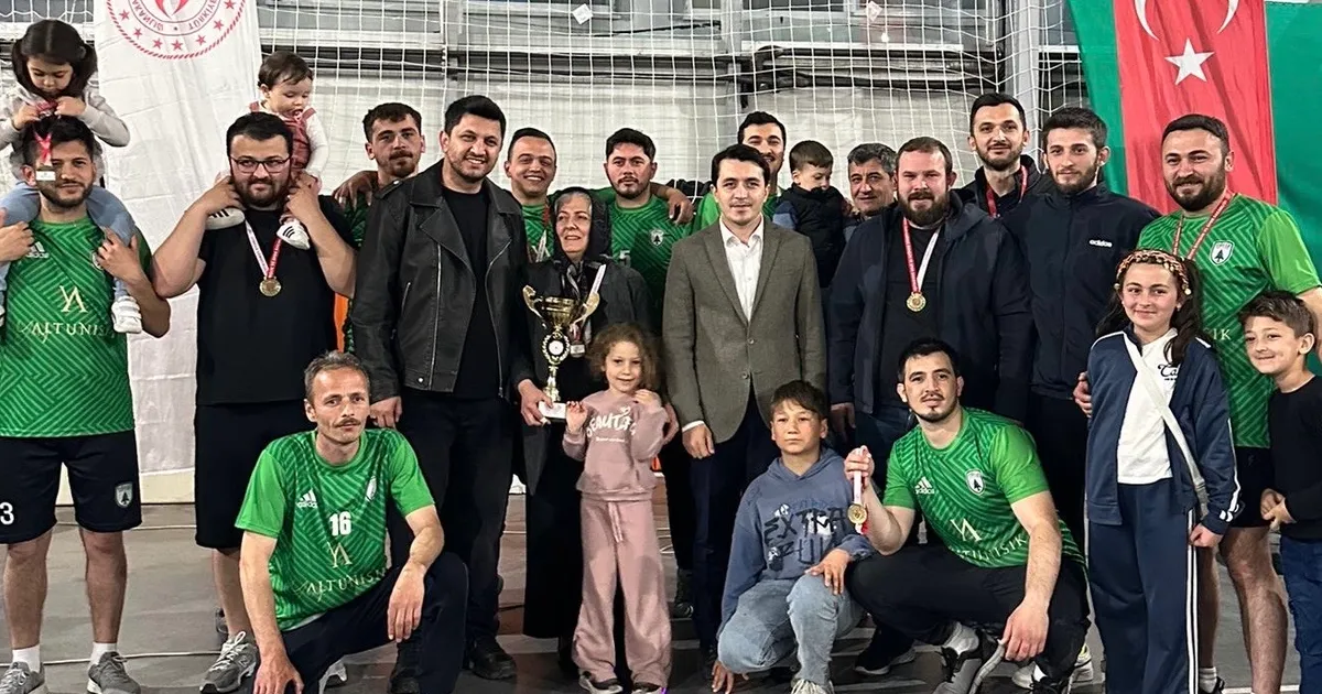 duzce-yigilcada-kurumlar-arasi-voleybolda-ahde-vefa-S4QFWbHL.webp