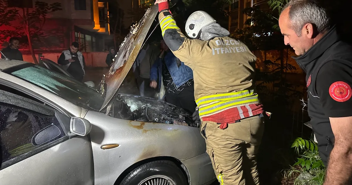 duzcede-otoparkta-otomobil-alev-aldi-2t6USjRy.webp