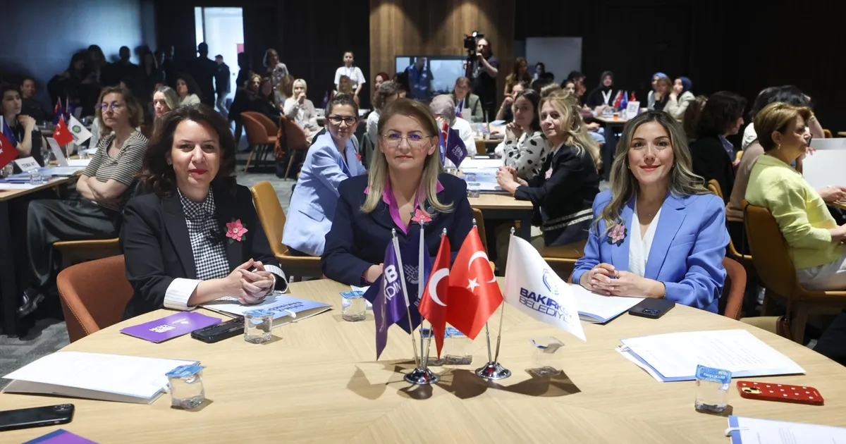 istanbul-bakirkoyde-kadinlar-icin-guvenli-yasam-calistayi-l37uAl3P.webp