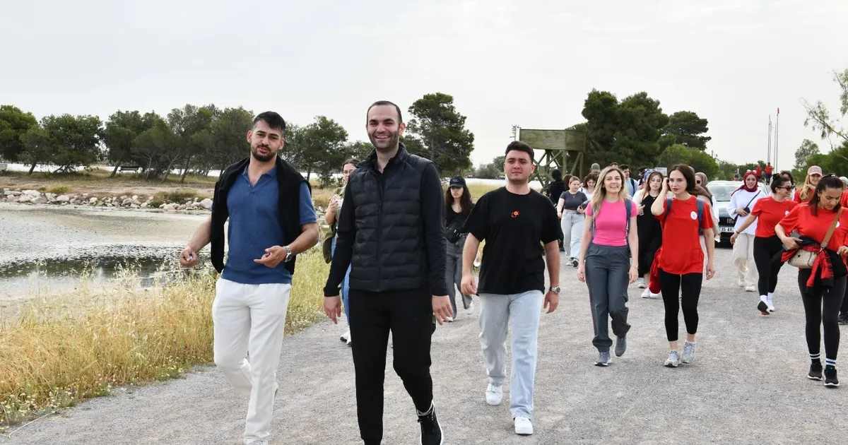 izmir-ciglide-genclik-ataturk-icin-yurudu-fI1ss35U.webp