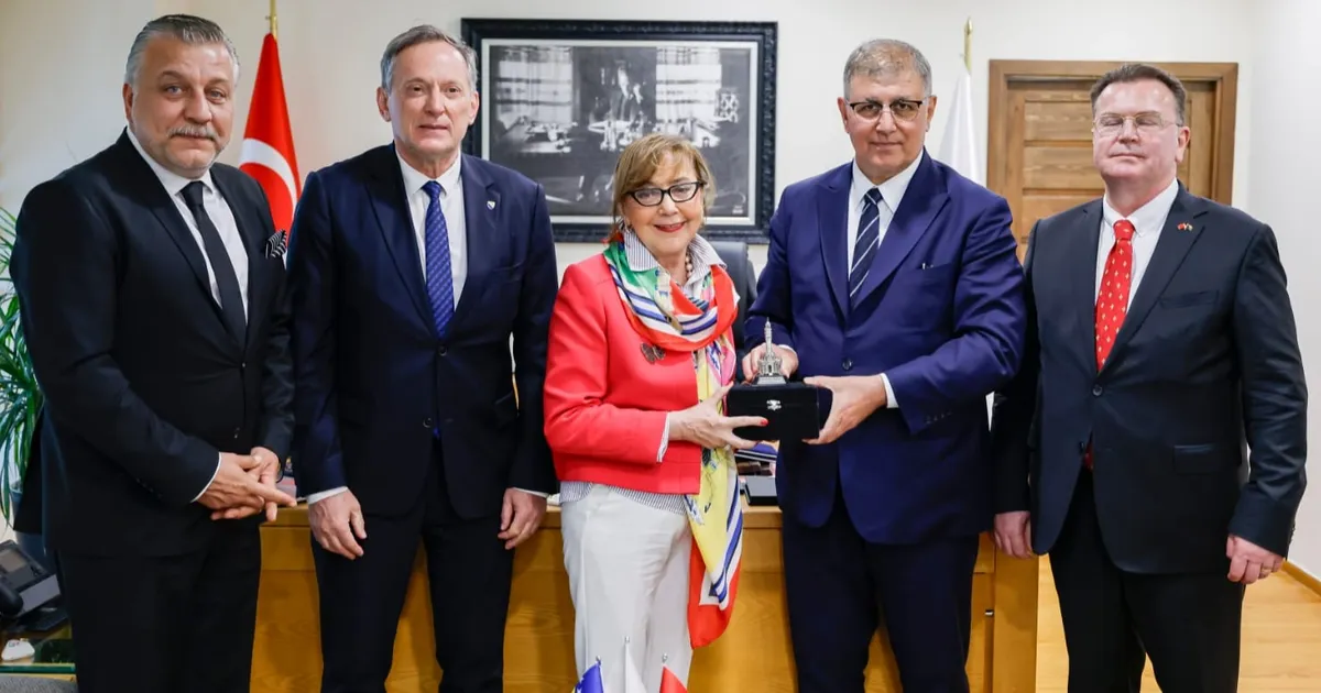 izmirde-anlamli-bir-bulusma-gerceklesti-cWslrYqK.webp