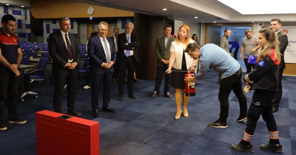 izmirde-turizm-isletmeleri-afet-guvenligi-icin-bir-araya-geldi-wDm5Ktwx.webp