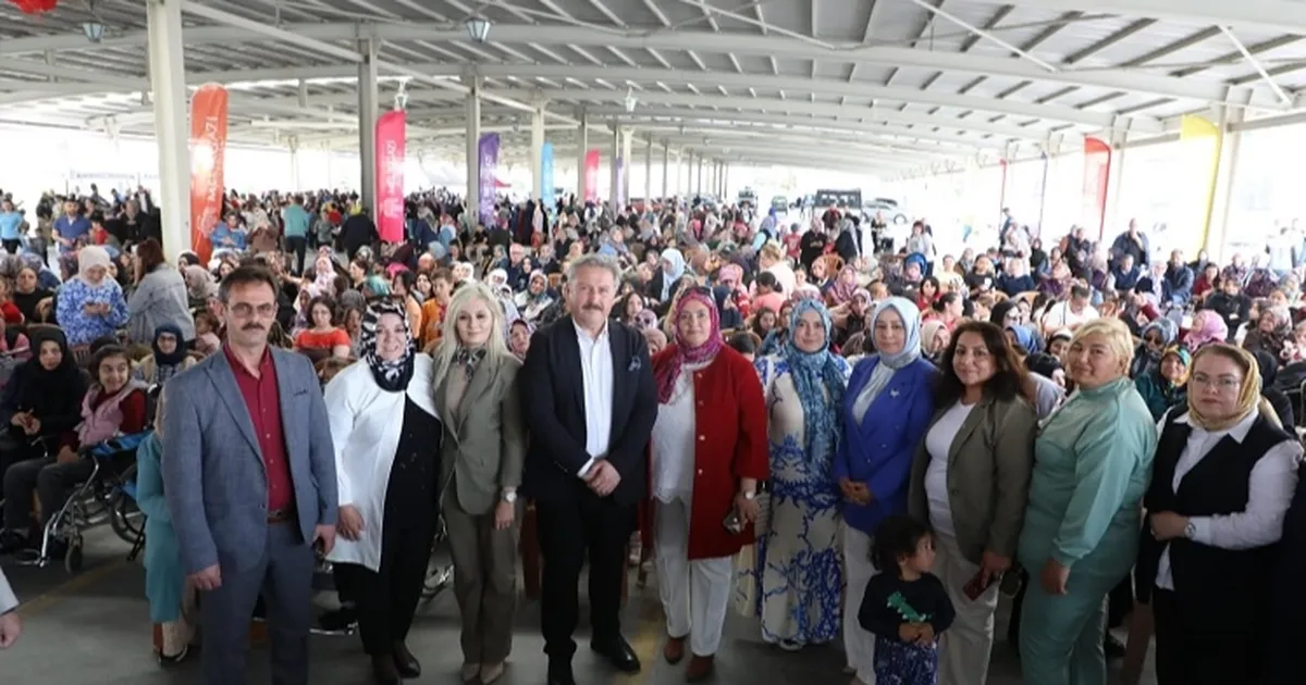 kayseri-melikgaziden-anneler-gunu-senligi-D5Zil2NC.webp