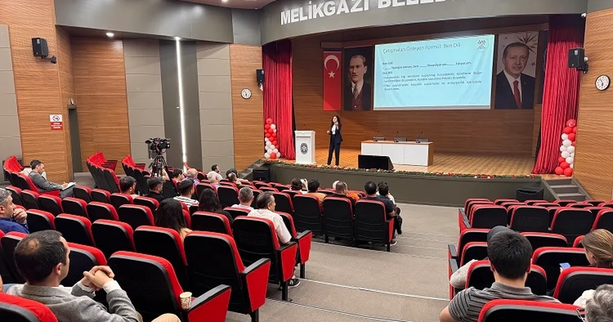 kayseri-melikgaziden-personeline-aile-egitimi-tUbG5qFR.webp