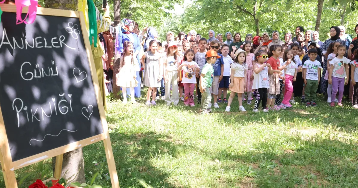 kocaeli-cayirova-cocuk-kuluplerinde-annelere-ozel-etkinlik-yHBkgDsb.webp