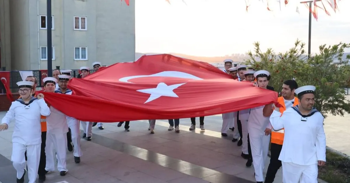 kocaeli-cayirovanin-ozel-askerlerine-kina-gecesi-28lDMSme.webp
