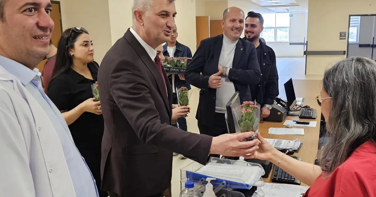kocaelide-baskan-sezerden-hemsirelere-surpriz-kutlama-z7qD6iBA.webp