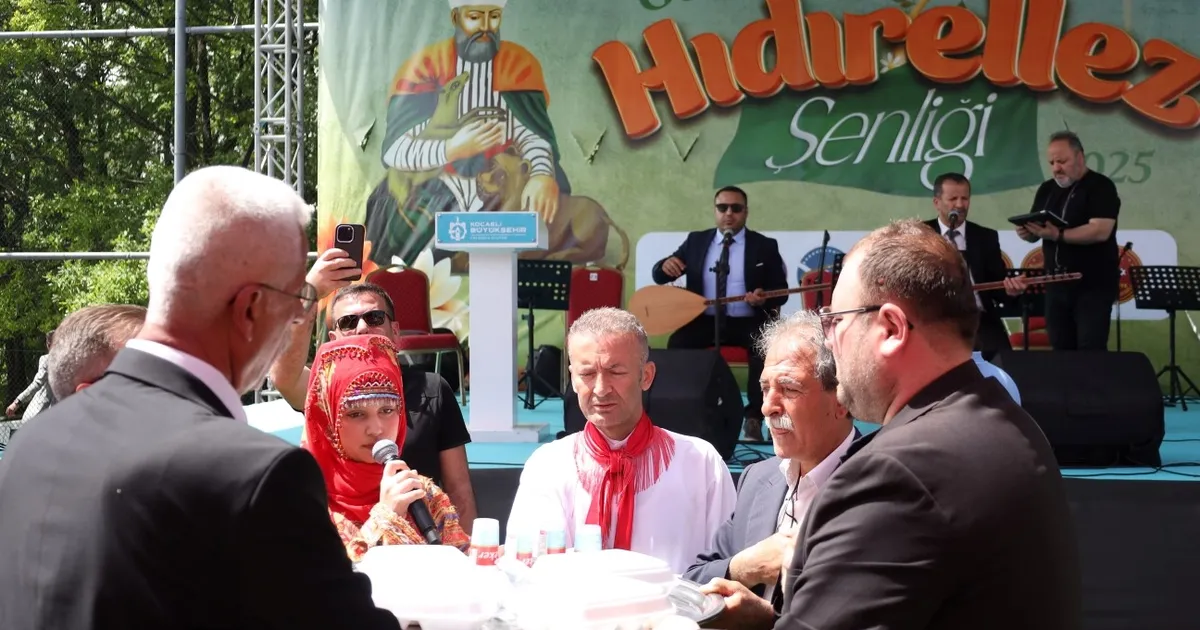 kocaelinde-hidirellez-senlikleri-buyuksehirle-renkli-gecti-wedva1dM.webp