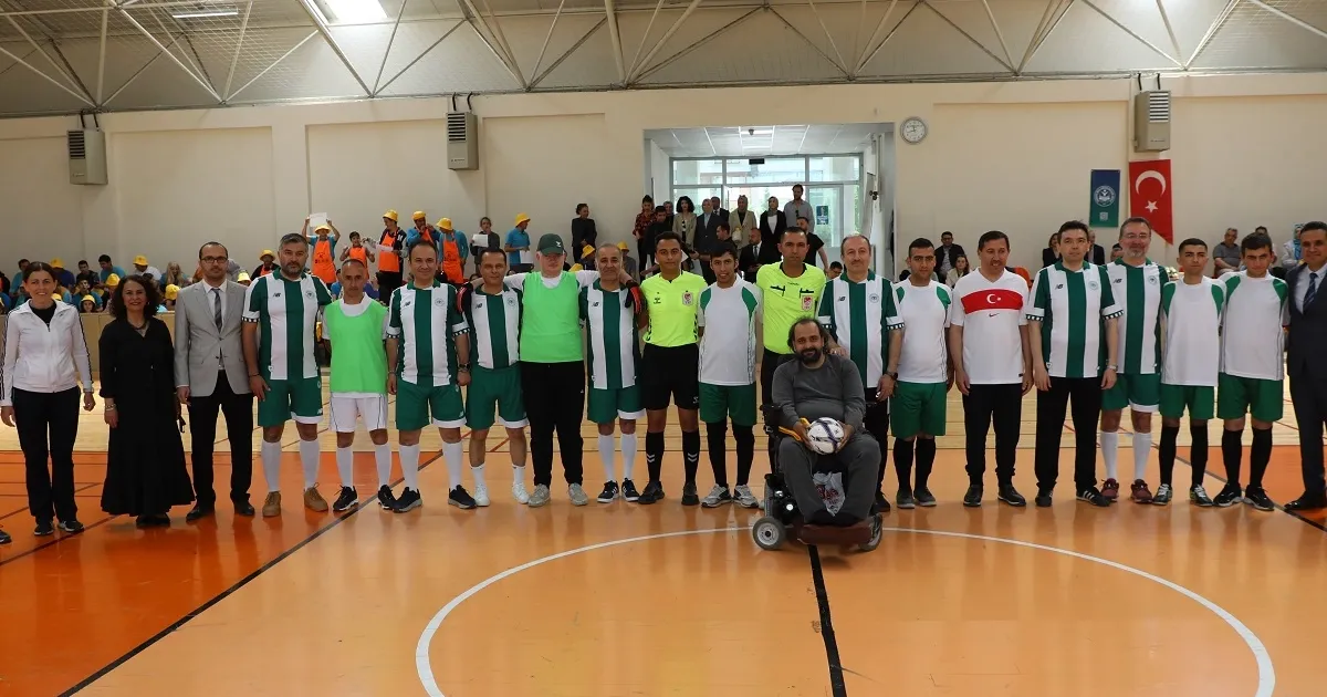 konya-karatayda-ozel-ogrenciler-futsalda-ter-doktu-76dOW55I.webp