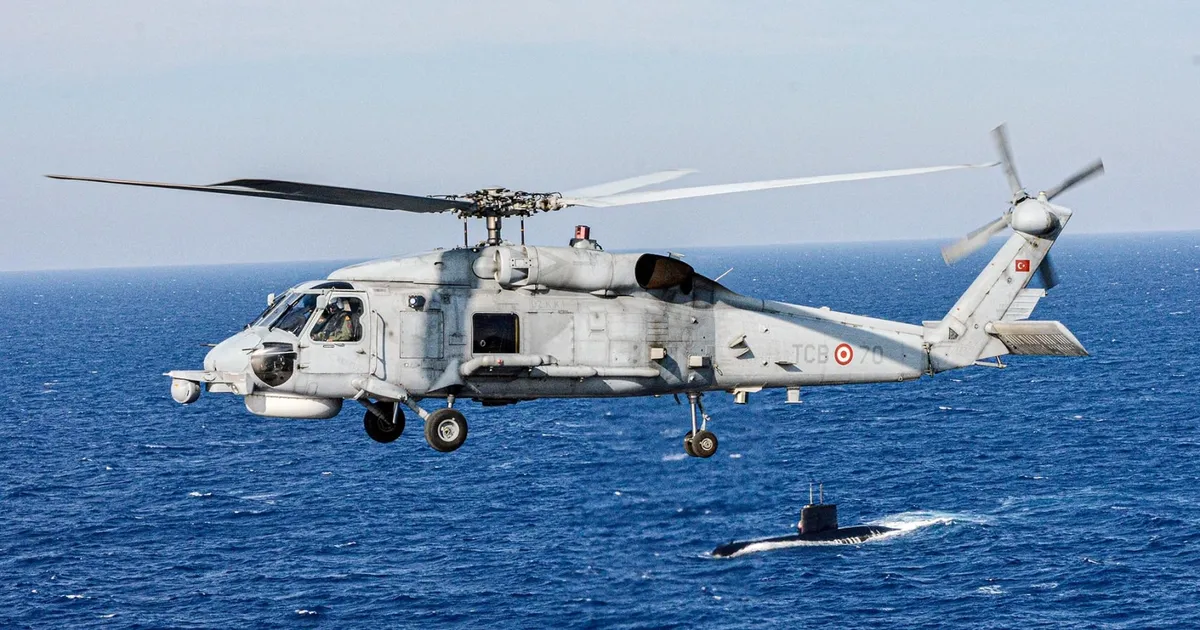 sh-70-helikopteri-denize-acil-inis-yapti-ffiQCRXU.webp