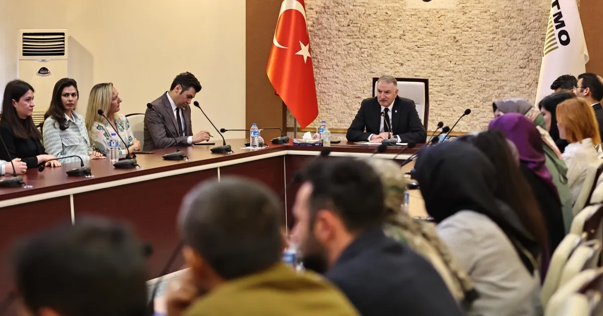 tmoda-eksper-ve-muhasebe-kursiyerleriyle-bulustu-adBNWPnW.webp