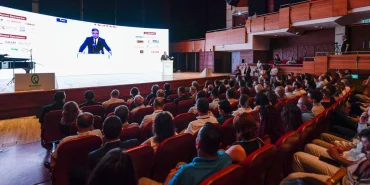 İzmir'de 'mükemmelliği arayış' sempozyumu