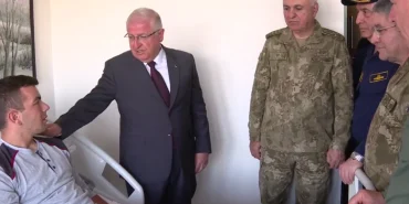 Metan gazından zehirlenen askerler GATA’da ziyaret edildi